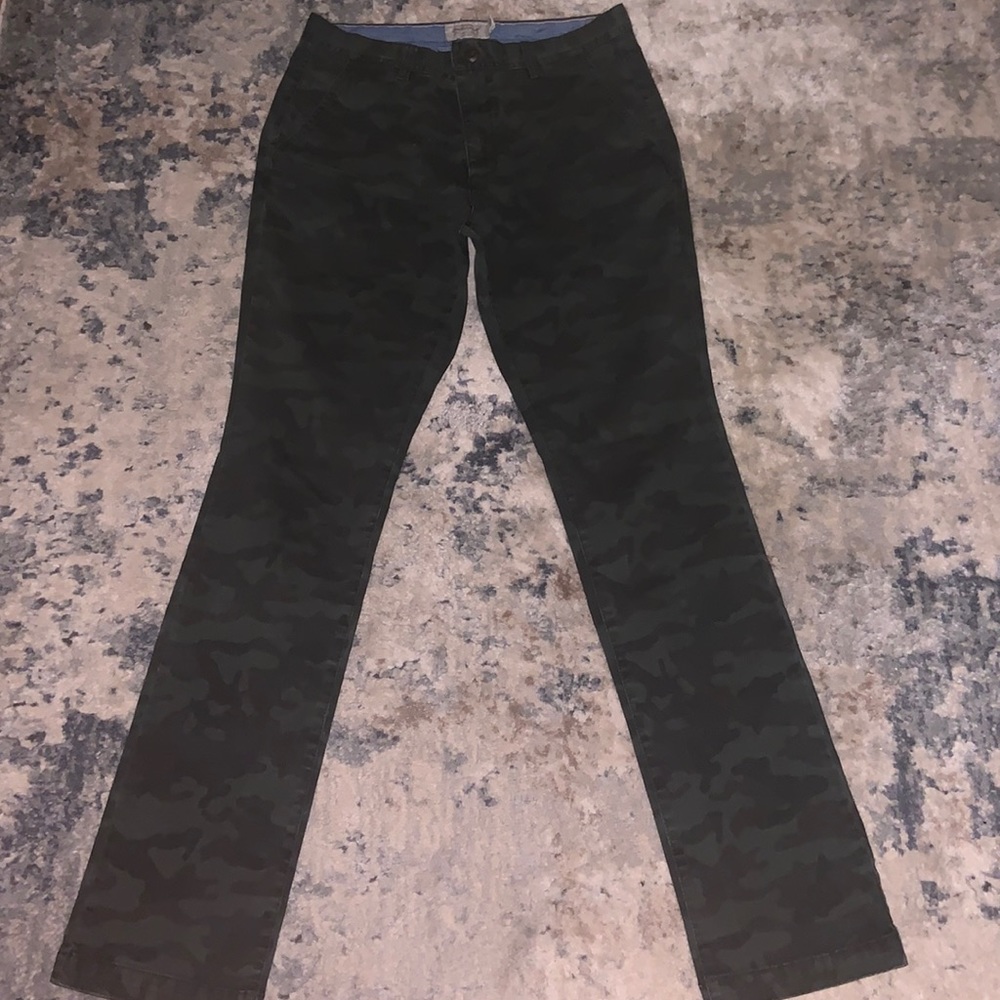 Men camo chinos - size 32/34